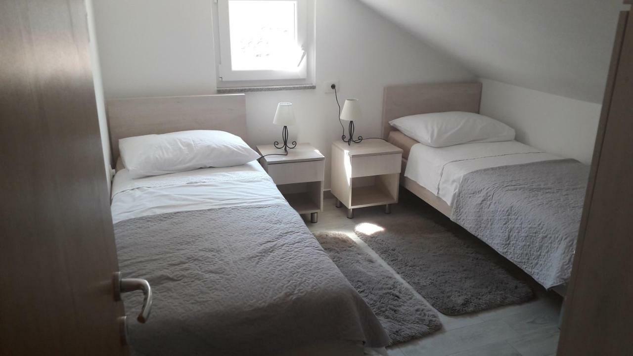 Apartmani Zilic Dugi Rat Exteriér fotografie