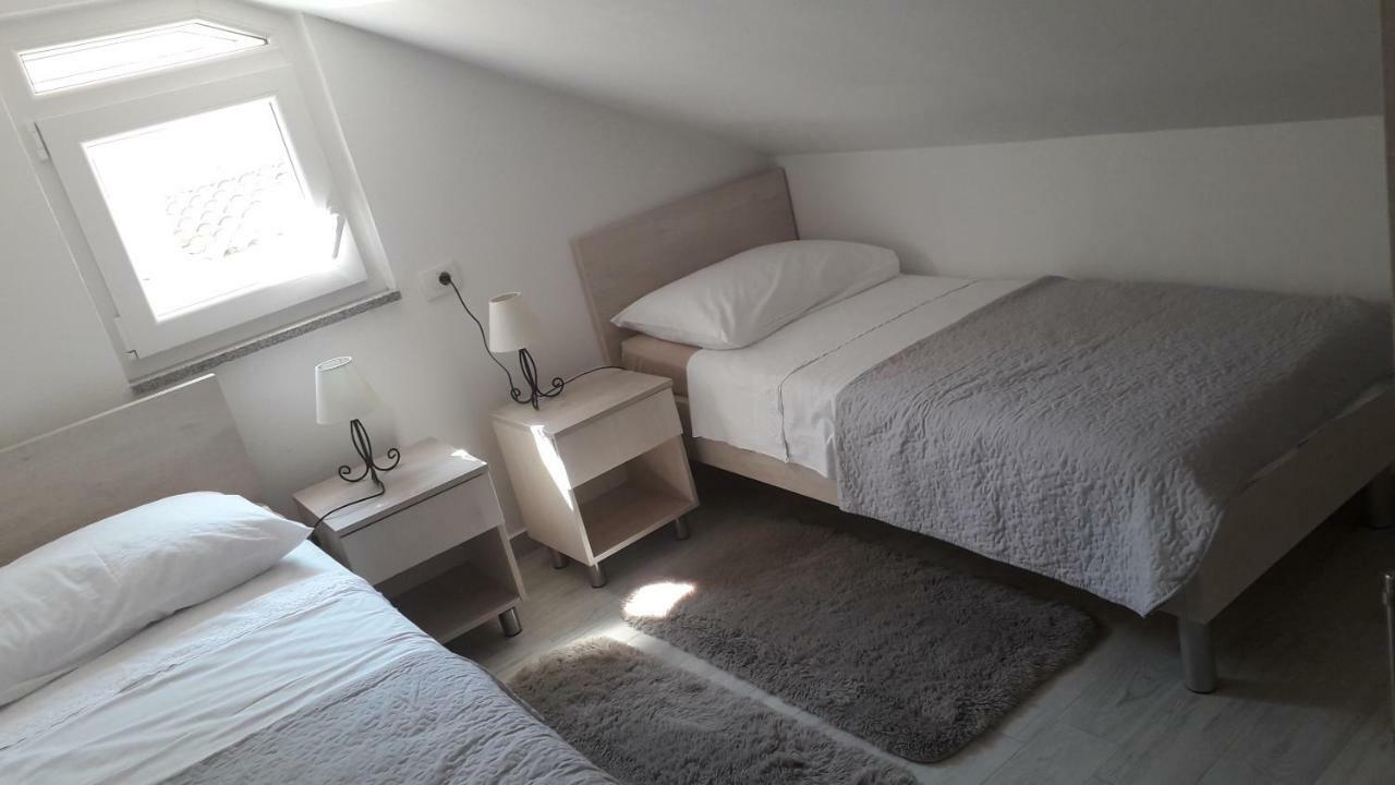 Apartmani Zilic Dugi Rat Exteriér fotografie